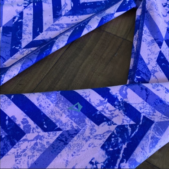 Ivivva by Lululemon Purple Pink Geometric Print Leggings 10 - Picture 5 of 6